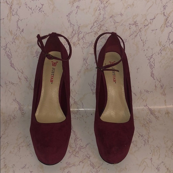 Maroon pump heels - Picture 1 of 4